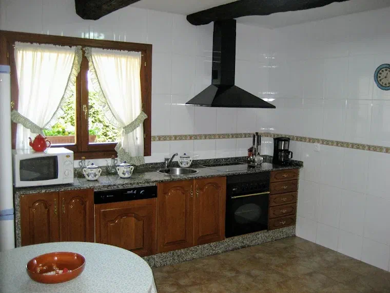 Cocina equipada con campana