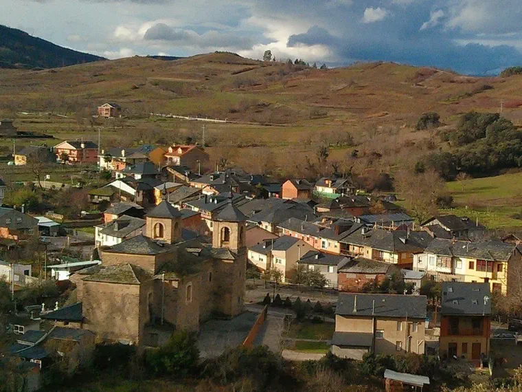 Panorámica de Toral de Merayo con luz dorada